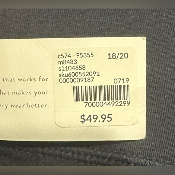 Livi Active Plus Size Capri Leggings - Picture 5 of 5